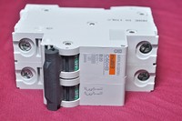 Disjoncteur bipolaire Plc C60hb B20 R0823 20 ampères pour produit sous garantie