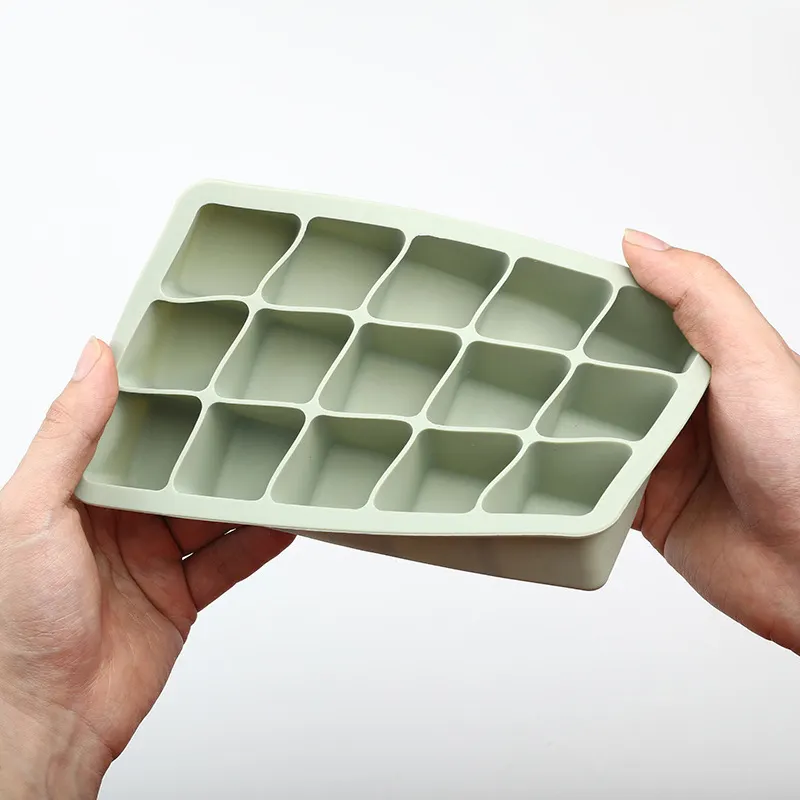 wholesale Bpa free food grade Silicone big 6 grid Ice Cube Tray DIY ice cream Silicone Ice Mould with lid