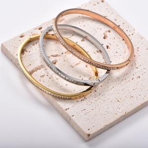 Bijoux minimalistes plaqués or 18 carats/or rose/argent pour un usage quotidien, bracelet jonc en CZ pour femmes - Product Image 6