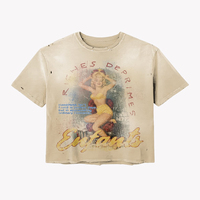 T-shirt en coton beige épais délavé style vintage avec trous usés, effet soleil décoloré, collection été 2026, streetwear, best-seller