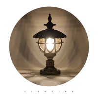 Lampadaire extérieur de style européen en aluminium moulé sous pression, étanche IP65, avec abat-jour en verre, base sur pied, LED à CRI élevé 95