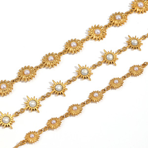สร้อยข้อมือมุกเทียมลายดอกทานตะวัน ชุบทอง 18K ไทเทเนียมสตีล เครื่องประดับผู้หญิง ของขวัญแฟชั่น - Product Image 3