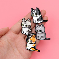 Broches en émail chaton dessin animé mignon, badges de revers personnalisés pour animaux de compagnie, broches décoratives en métal pour sacs à dos, vêtements et chapeaux