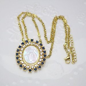NZ1724 <span class=keywords><strong>Collar</strong></span> con colgante <span class=keywords><strong>de</strong></span> la Virgen <span class=keywords><strong>de</strong></span> Guadalupe, chapado en oro, con pavé <span class=keywords><strong>de</strong></span> circonitas y nácar tallado, diseño <span class=keywords><strong>de</strong></span> la Virgen María - Product Image 3