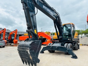 Excavatrice sur chenilles HYUNDAI 210W-7 d'occasion de bonne qualité, moteur diesel, pompe hydraulique, faible nombre d'heures, bien entretenue, parfaite pour la route - Product Image 2