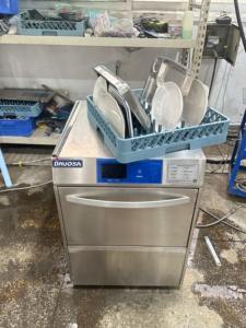 Petite <span class=keywords><strong>lave</strong></span>-vaisselle électrique commerciale sous le comptoir en acier inoxydable pour hôtels, restaurants, bars - Product Image 3