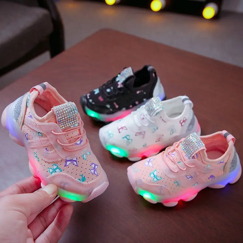 2020 गर्म बिक्री बच्चों प्रकाश खेल के जूते बच्चे बच्चों स्नीकर्स जूते लड़कों लड़कियों स्कूल चलने के जूते चमक चमकती का नेतृत्व किया
