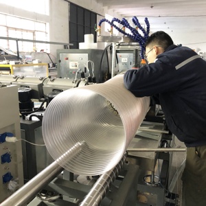 Ligne de production d'extrusion de tuyaux d'aération flexibles en spirale en fil d'acier PU pour systèmes d'évacuation d'air - Product Image 4