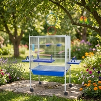 Cage à oiseaux multifonctionnelle sur roulettes, avec anneau d'activités à sommet arqué, plateformes latérales et plusieurs perchoirs en bois