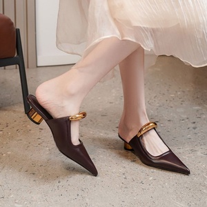 Sandales à talon épais en métal pointu style français pour femme, nouvelle collection printemps 2025, élégantes, à bout fermé, pour l'extérieur - Product Image 1