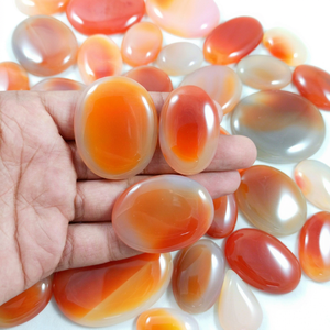 Cabochon en Onyx Rouge Naturel, Pierre Semi-Précieuse Ovale Lisse pour la Confection de Bijoux Personnalisés, Pendentifs et Bagues - Product Image 1