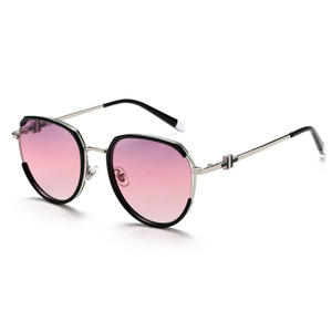 Lunettes de soleil polygonales tendance pour femmes, monture en métal argentée, verres roses, protection UV400, type polarisé, 3 pare-soleil - Product Image 1