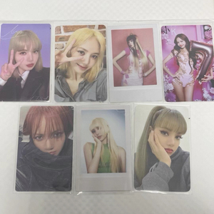 9.9 por 50 Tarjetas Coleccionables Oficiales de Lisa de BLACKPINK - Recubrimiento UV, Acabado Brillante, Perfectas para Fans y Coleccionistas de K-pop! - Product Image 2