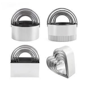 Juego de Cortadores de Galletas de Acero Inoxidable, 8 Piezas, Redondos, Cuadrados, en Forma de Corazón, Moldes para Mousse, Herramientas para Hornear, Moldes para Pastel, Aptos para Horno - Product Image 1