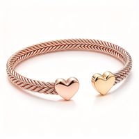 Demandez le catalogue : Bracelet jonc ouvert en maille argentée en acier inoxydable étanche avec motif d'ours et cœur pour femme, bijoux