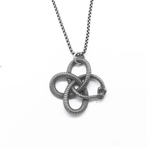 Yunnique Collar con colgante de serpiente, acero de titanio, forma de animal, joyería de moda unisex - Product Image 1