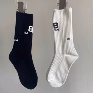 Chaussettes de créateur pour hommes et femmes, marque de luxe, simples, polyvalentes, imprimées de lettres, respirantes, pour couple - Product Image 1