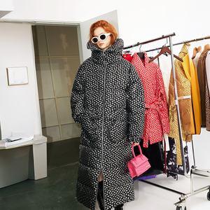 Fournisseur d'usine En stock |   Doudoune longue pour femme à col montant |   Manteau d'hiver à imprimé laser, design original - Product Image 4