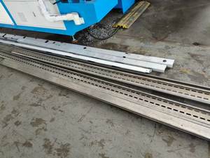 0.8-2 मिमी मोटाई गैल्वेनाइज्ड स्टील सीढ़ी केबल ट्रे सर्वो पंचिंग मशीन रोल बनाने मशीन रोल बनाने मशीन - Product Image 6