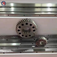 Crémaillère hélicoïdale et droite en acier forgé pour machine CNC à mouvement linéaire, dents hélicoïdales sur mesure de précision