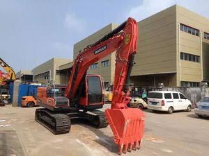 Excavatrice sur chenilles DOOSAN DX140LC d'occasion, 14 tonnes, hydraulique, faible nombre d'heures de travail, pour l'extraction aurifère, la construction routière, exportation - Product Image 2