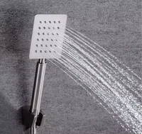 Ensemble complet de douche de pluie de robinet mural exposé d'articles sanitaires de salle de bains de Chine