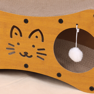 Gebogener Katzenbaum 52cm Wellpappe & Holzmaserung MDF-Platte Katzengesicht-Design Interaktive Pompon-Spielzeuge - Product Image 5