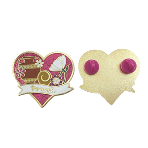 Insignia personalizada en forma de corazón, pines chapados en oro para cada ocasión, diseños personalizados de alta calidad, envío rápido - Product Image 1