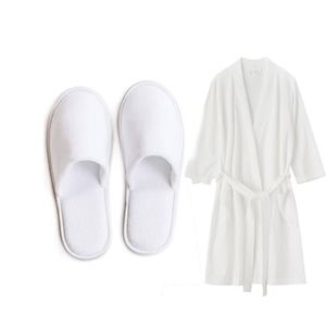 Ensemble de peignoirs d'hôtel doux et durables en coton 100 %, taille adulte personnalisable avec pantoufles sur mesure - Product Image 1