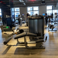 Équipement de musculation professionnel pour salle de sport : Machine à flexions de jambes assise à charge guidée pour l'entraînement de force
