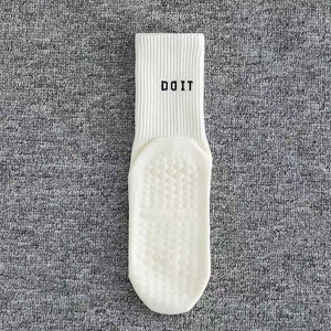 प्रीमियम ओएम अनुकूलन योग्य पकड़ योग मोजे गैर पर्ची पाइलेट्स मोजे - Product Image 1