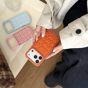 เคสโทรศัพท์รูปหัวใจสุดหรูสำหรับ iPhone 16 ป้องกันการกระแทก ผลิตจากหนัง PU น่ารัก สำหรับ iPhone 16 Plus - Product Image 2