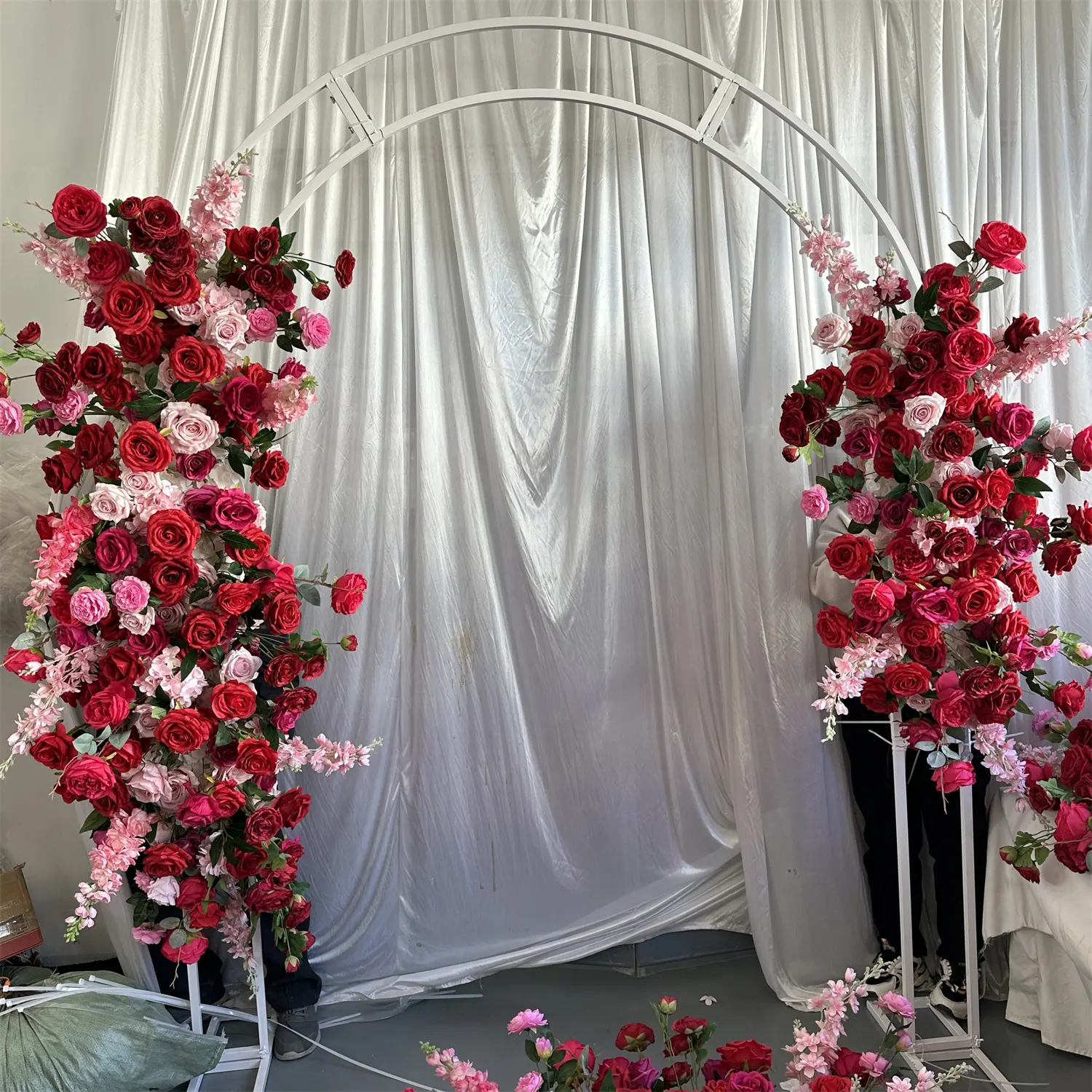 IFG dekorasi Panel lengkung bunga mawar buatan Fuchsia merah latar belakang pernikahan