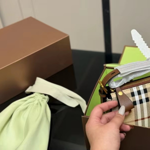 กระเป๋าโท้ทลำลองคุณภาพสูงระดับไฮเอนด์ กระเป๋าโท้ทสไตล์เรียบง่ายและเท่ห์ กระเป๋าโท้ทแฟชั่น แบรนด์ดั้งเดิม เครื่องประดับหรูหรา - Product Image 3