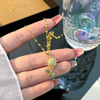Kalung Bunga Matahari Putar dari Baja Anti Karat Warna Emas dengan Kristal CZ, Liontin Bunga, Perhiasan Rantai untuk Wanita Minimalis
