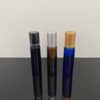 Flacon en verre noir de 10 ml avec accessoire roll-on, pulvérisateur de peinture, surface transparente/brillante, diffuseur à bâtonnets, service OEM/ODM