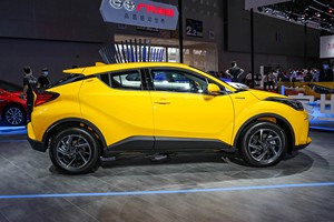 <span class=keywords><strong>Toyota</strong></span> <span class=keywords><strong>C</strong></span>-<span class=keywords><strong>HR</strong></span> SUV <span class=keywords><strong>2023</strong></span> Nouveau Coupé R17 Hybride Électrique Essence Options Boîte Automatique Manuelle Volant à Gauche Traction Avant Intégrale Légère - Product Image 4