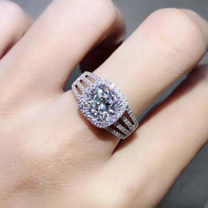 Elegante Anello da Donna con Micro-Pavé di Zirconia Cubica e Diamanti Simulati, Fascia alla Moda con Gemma Taglio Quadrato - Product Image 2