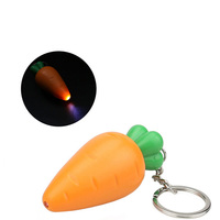 Mini lampe torche LED en forme de carotte avec effets sonores, porte-clés créatif en plastique ABS, motif de dessin animé, pendentif promotionnel pour sac