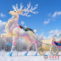 Lanterne géante artisanale en soie en forme de renne et de calèche royale avec décorations flocons de neige pour la place des festivals de Noël en extérieur
