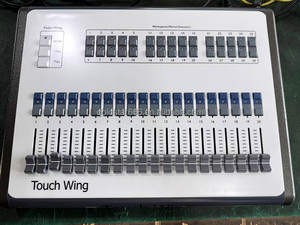 Console professionnelle de contrôle <span class=keywords><strong>DMX</strong></span> Tiger Touch Wing Fader Wing pour l'éclairage de scène, haute qualité, Titan Mobile Tiger Touch Wing DJ - Product Image 2