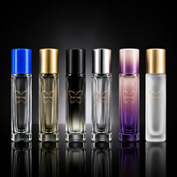 Atomiseur de parfum rectangulaire en verre transparent vide de 20 ml, fond épais, col serti, anti-fuite, pulvérisation fine, portable, personnalisable pour mariage