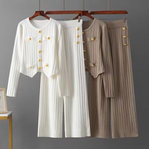 Completo da <span class=keywords><strong>donna</strong></span> in maglia a righe, nuovo stile Primavera Autunno 2026, elegante, con fibbia in metallo, top slim-fit e pantaloni a vita alta a gamba dritta - Product Image 2