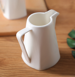 Pichet à crème en porcelaine fine de haute qualité, classique et écologique, 350 ml, avec bec verseur, poignée et sans couvercle, pour la distribution de sauces en hôtel - Product Image 3