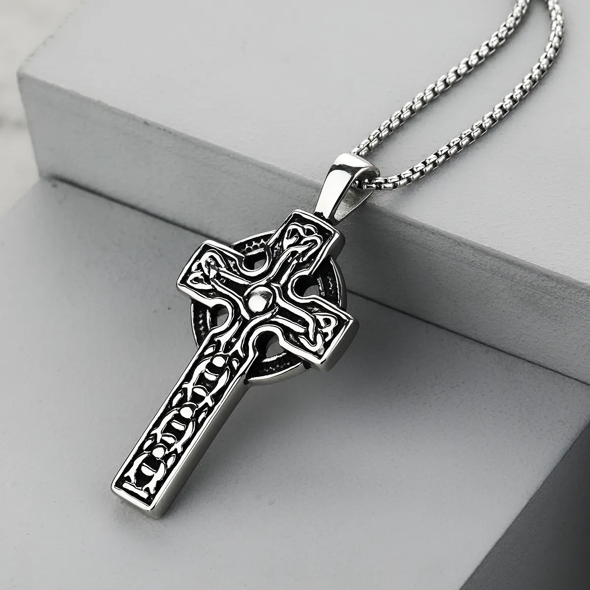 ELIO Fashion Jesus Crystal Pendant Necklace Men Gold Silver Black Blue Stainless Steel Cross Necklace Women Fashion Jewelry Gift