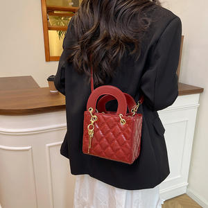 Bolso de Hombro Cruzado Premium para Mujer, con Bordado, Versátil, de Moda, Nuevo y en Oferta - Product Image 1