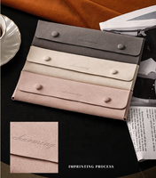 Pochette à bijoux moderne en microfibre avec fermeture à pression, boîte de rangement portable carrée en velours pour colliers et bagues, idéale pour les voyages