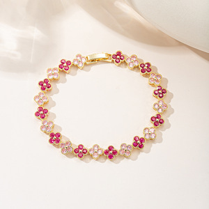 Bracciale all'ingrosso con quadrifoglio e zirconi, gioielli a catena con fiori multicolori placcati oro in rame per donna - Product Image 2