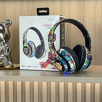 Casque sans fil nouvellement lancé pour enfants, faible latence, écouteurs métalliques, design graffiti populaire pour le sport, les voyages et l'utilisation de téléphones mobiles