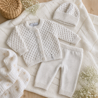 KAIYUE Neugeborenen Strick-Outfit-Set Strickjacke Hose Mütze Strukturiertes Strick-Babykleidungsset Baumwoll-Strampler Baby-Strampler Maßanfertigung